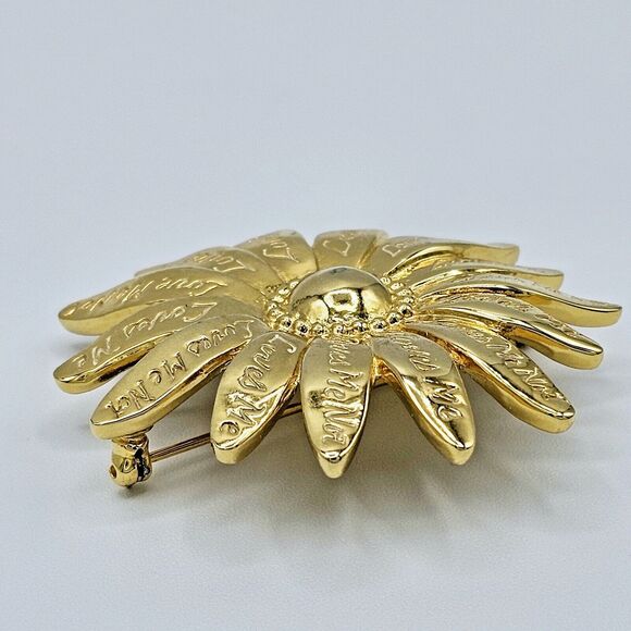 Daisy Flower Brooch Large Loves Me Loves Me Not Script Writing Floral Pin - Picture 4 of 9